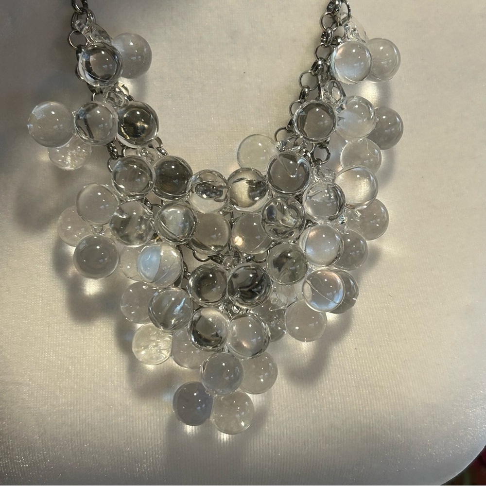 R.J. Graziano Clear Lucite Bubble Bib Necklace Silver Tone Exquisite Chain - Picture 3 of 9